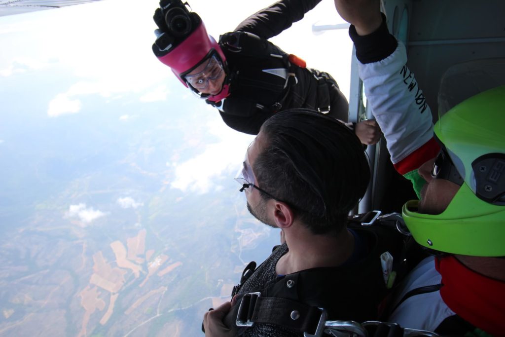 Saut en parachute pour un anniversaire vidéo photos