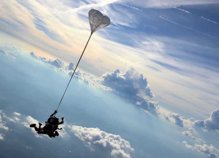 Qui a été le premier homme à sauter en chute libre
